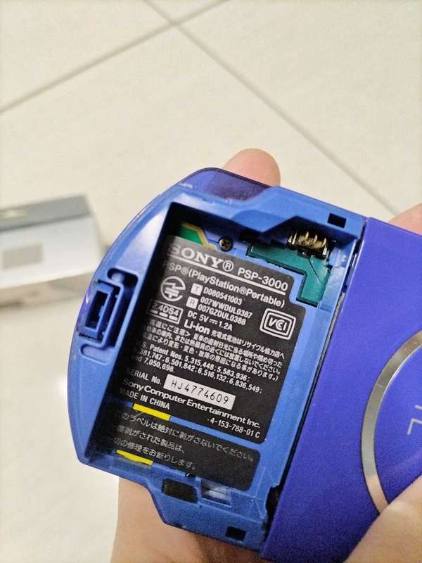PSP 3000 limited edition JAPAN ONLY white on blue