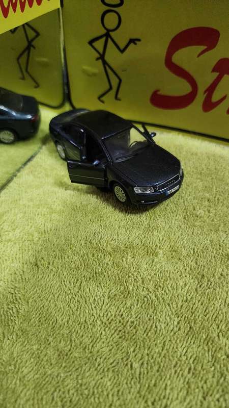 Audi A 8 (1:44) Maisto