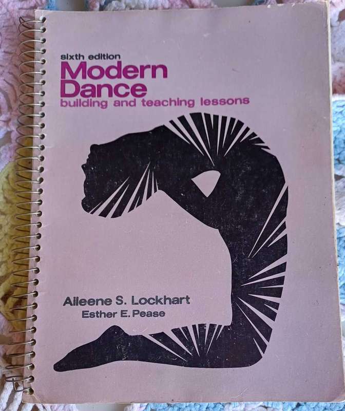 Modern dance building and teaching lessons