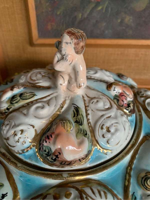 Capodimonte lidded cherub bowl