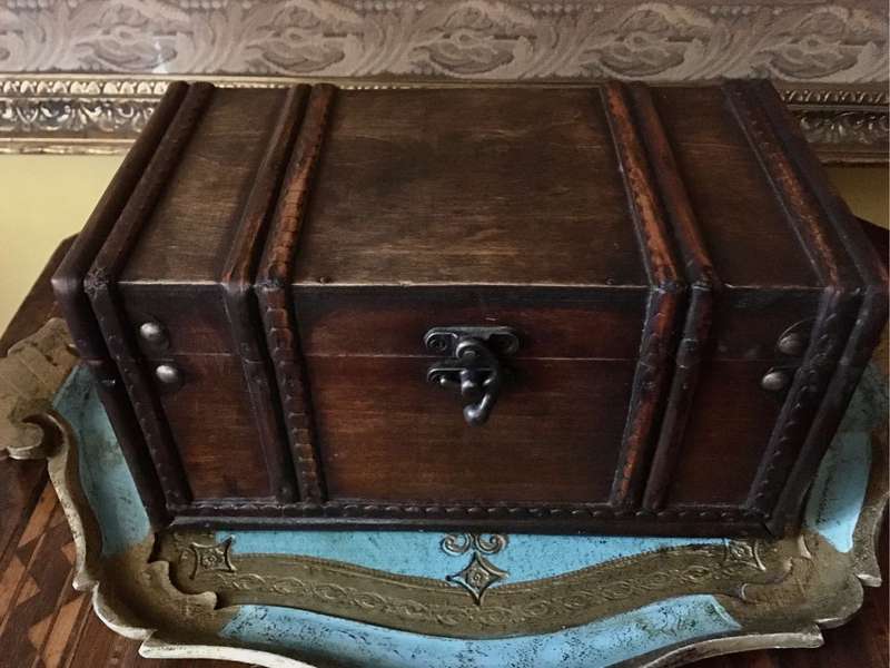 Vintage wooden jewellery box