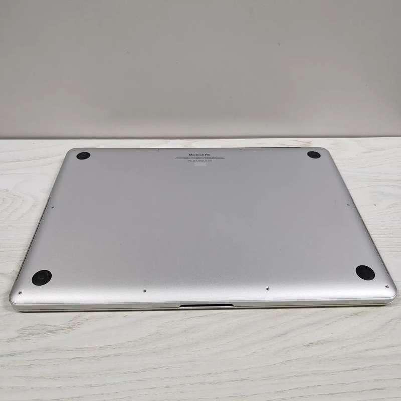 Apple macbook pro 15 inch Retina Display 2014 Model Quad Core i7 16GB Ram 1TB SSD