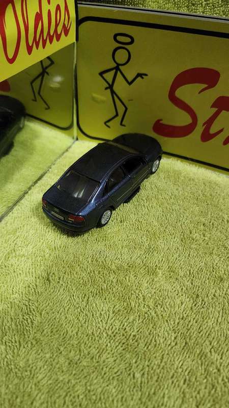 Audi A 8 (1:44) Maisto