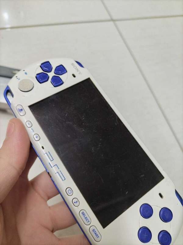PSP 3000 limited edition JAPAN ONLY white on blue