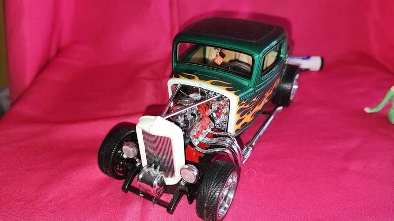 Hot / Street Rod (1:18)