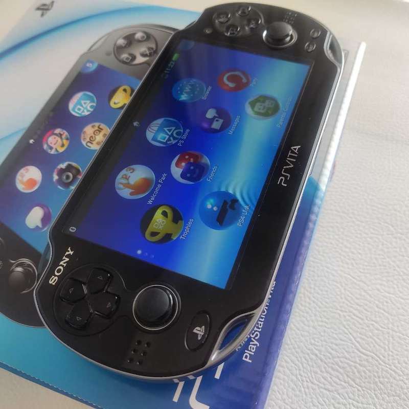 Sony Ps Vita Oled PCH 1003 Black Ops wi fi bundle