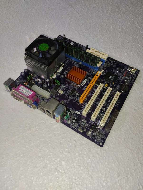 ECS - KM400-M2 REV:1 MB - Includes AMD Sempron CPU and RAM