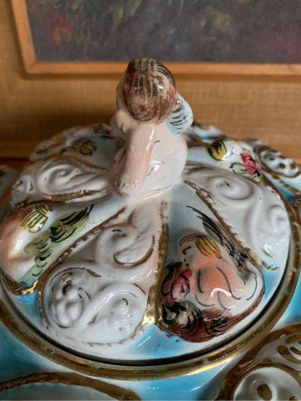 Capodimonte lidded cherub bowl