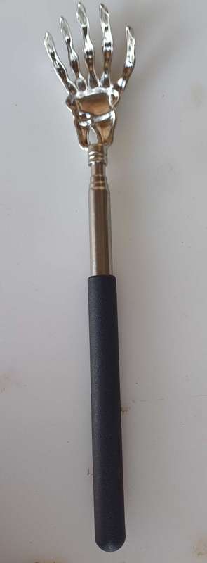 Telescopic back scratcher