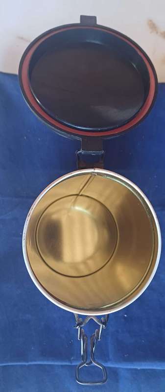 Romany creams tin