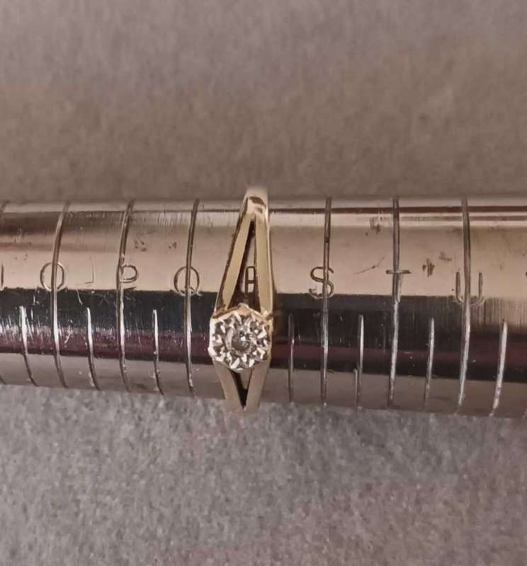 9ct White Gold Ring with .09ct Diamond. Valued at R7499. Certificate included.