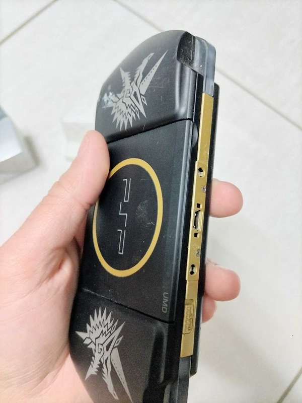 Monster hunter psp 3000 V3 console  Japan only
