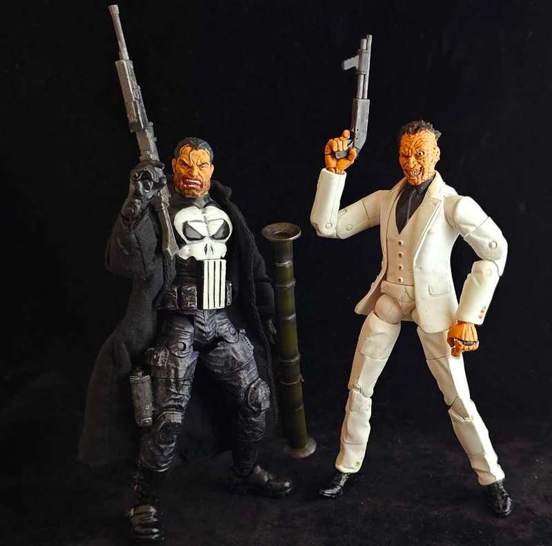 ToyBiz Marvel Legends Punisher vs Jigsaw