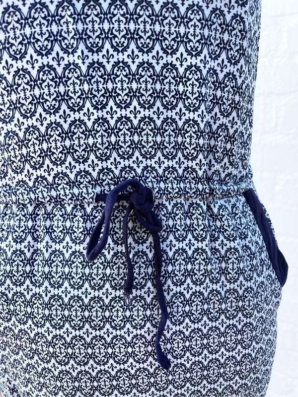 Cute cool blue-and-white dress with pockets - size 10