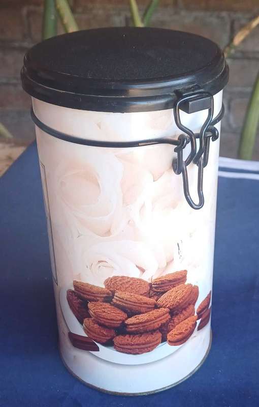Romany creams tin