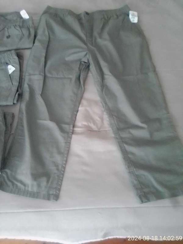 MENS XXL SIZE 38 TROUSERS.  NEW EX MR PRICE