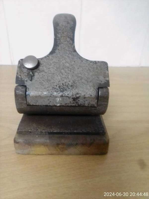 VINTAGE HEAVY DUTY OFFICE PAPER PUNCH