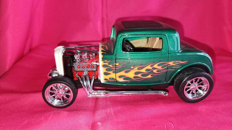 Hot / Street Rod (1:18)