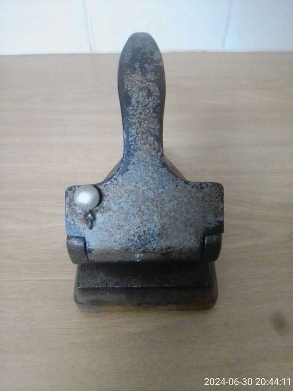 VINTAGE HEAVY DUTY OFFICE PAPER PUNCH