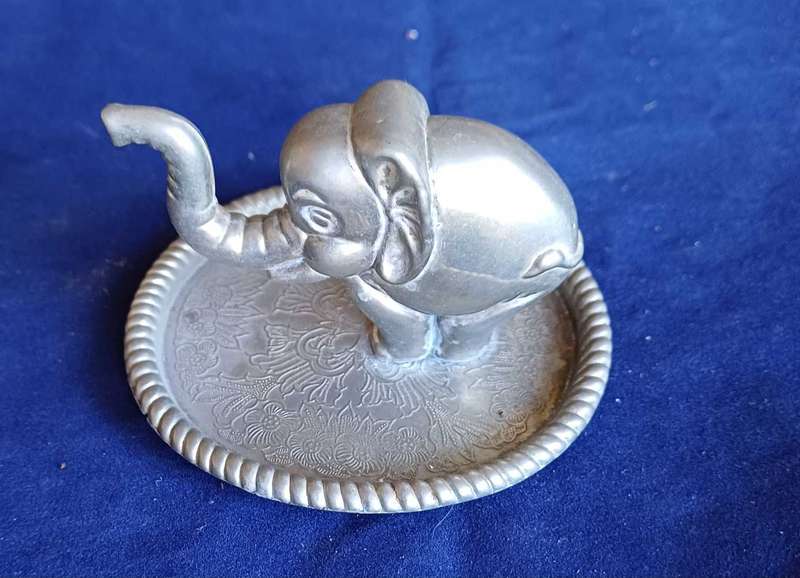 Vintage elephant ring holder/ornament