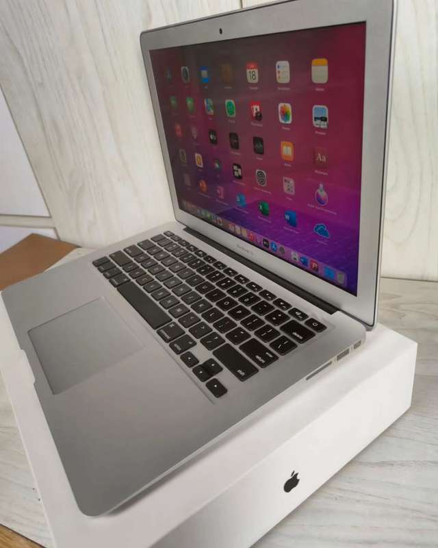 Special Offer  MacBook Air (13-inch, Early 2017) Core I5 8GB RAM, 256GB SSD Storage