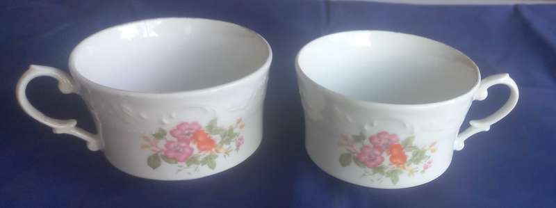 2 x Huguenot Royale cups