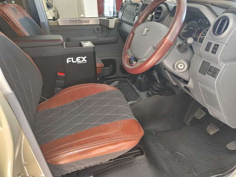 Toyota Landcruiser 79/76 Heavy Duty Moulded Mats