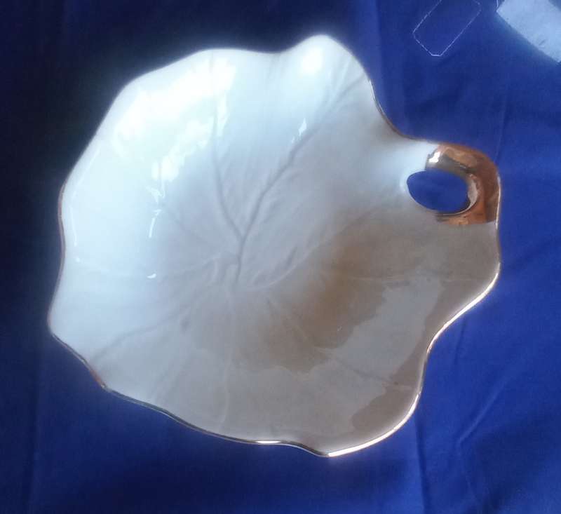 White and gold leaf bowl