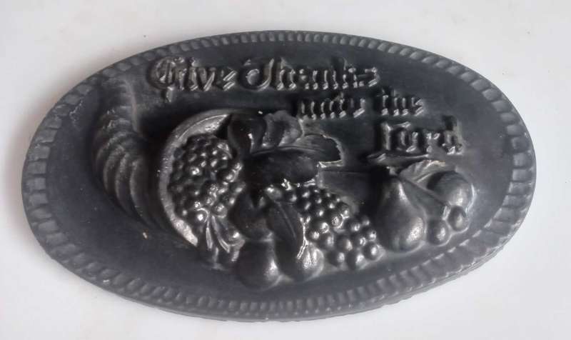 Vintage `Give thanks unto the Lord` plaque