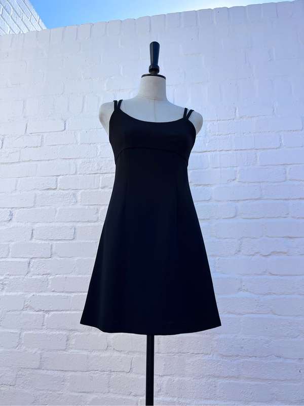 Pretty short black cocktail dress lined (small)