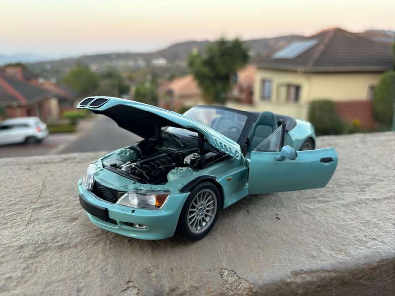 1999 BMW Z3 E36/7 ROADSTER 2.8 MINT GREEN UT MODELS 1/18 Diecast model