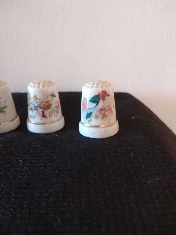 5 Thimbles with birds