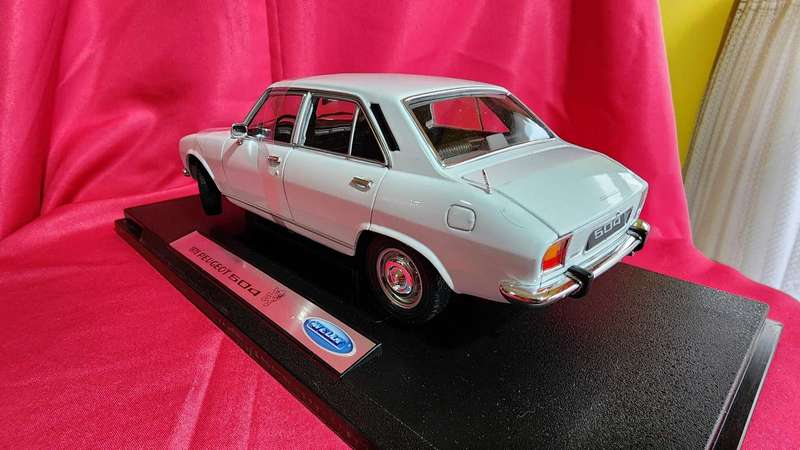 Peugeot 504 (Welly 1:18)