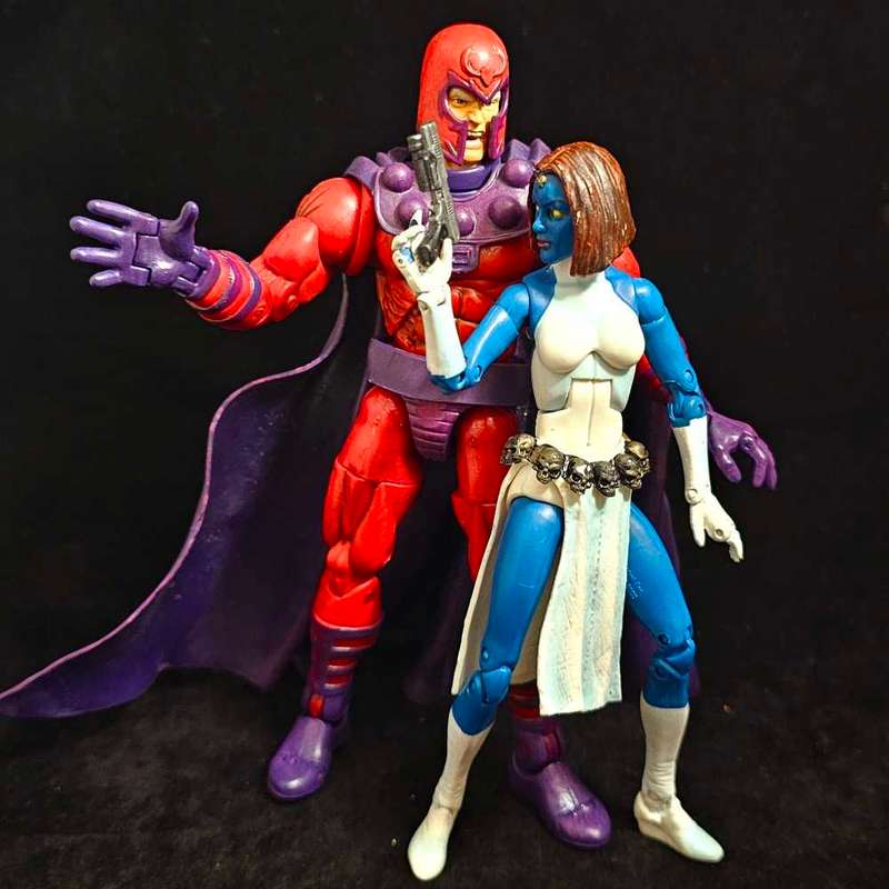 ToyBiz Marvel Legends Mystique