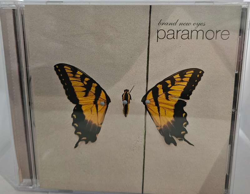 Paramore brand new eyes    (729)
