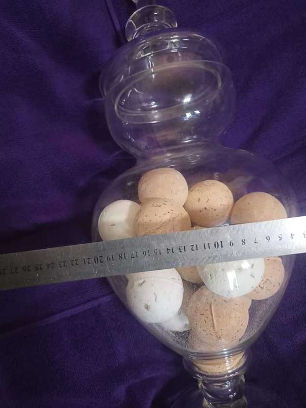 Wow  glass container with bath balls