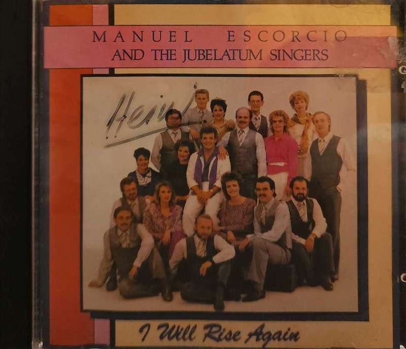 Manuel Escorcio and the Jubelatum singers.    1042