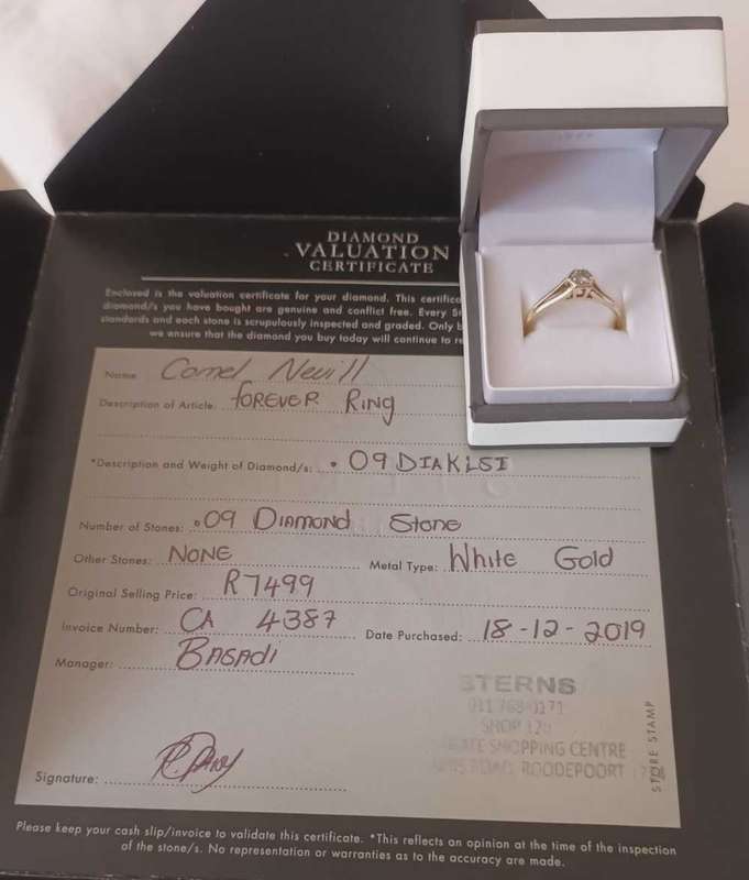 9ct White Gold Ring with .09ct Diamond. Valued at R7499. Certificate included.