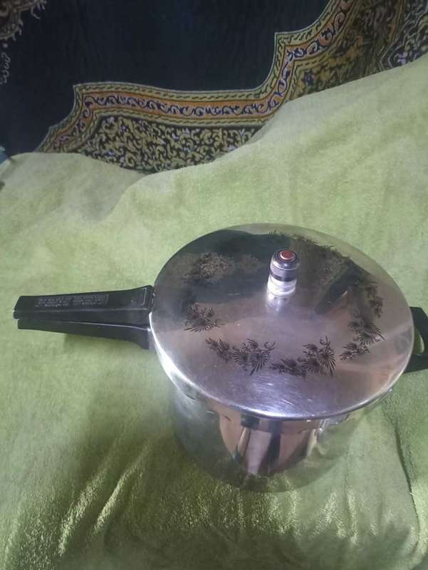 Duraware pressure cooker