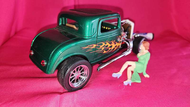 Hot / Street Rod (1:18)