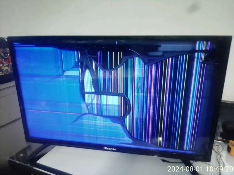 TV SPARES-HISENSE MODEL : HX32N21760H LED BACKLIGHT TV. BROKEN SCREEN. NO REMOTE.