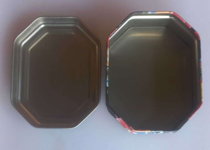 Small flower tin