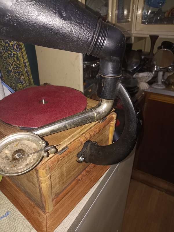 His Master`s Voice gramophone