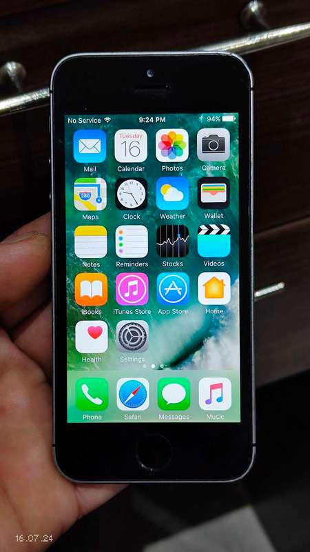 Apple iPhone 5s 32GB Space Gray(pre owned) on special !!!!