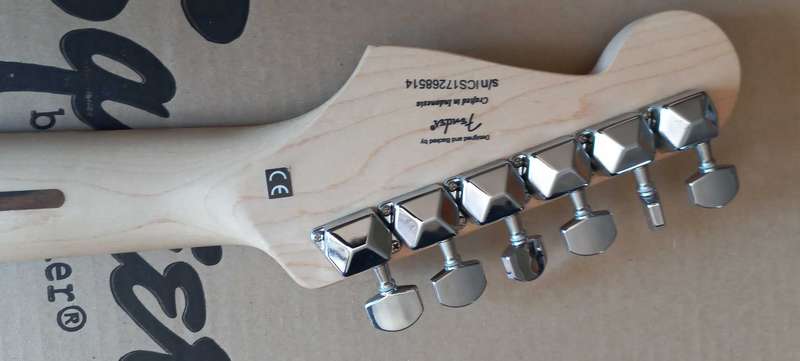 Fender Squier Bullet Strat with Frontman 10G Amp