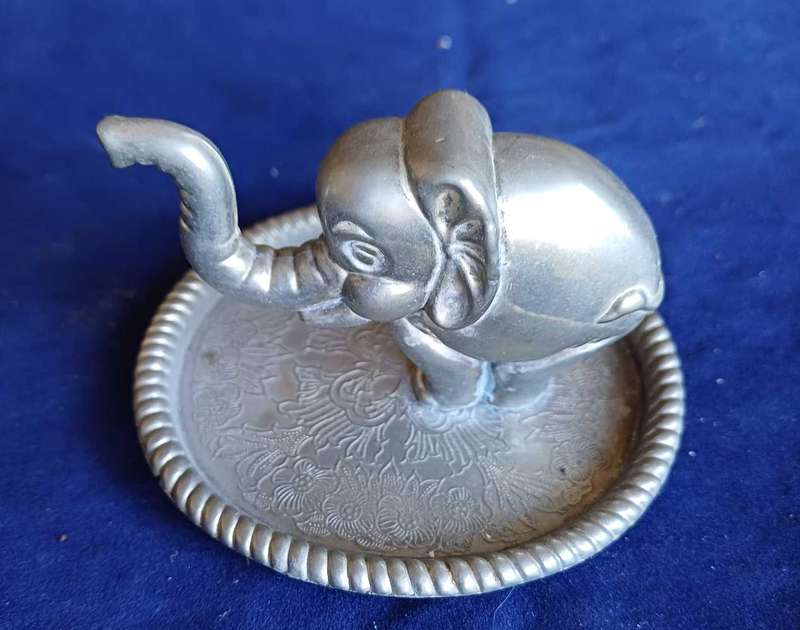 Vintage elephant ring holder/ornament