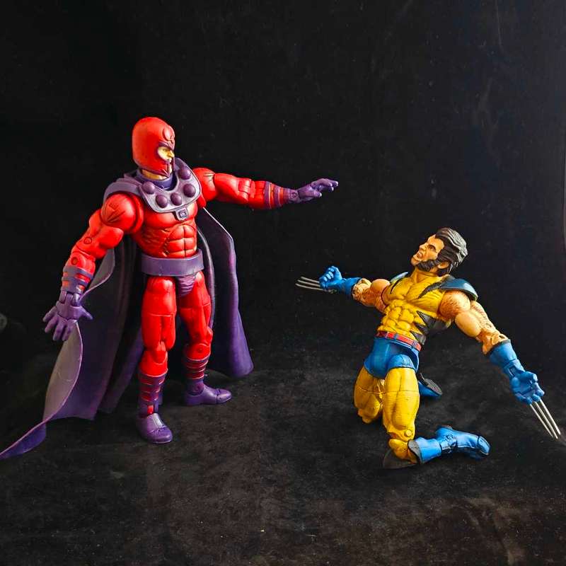ToyBiz Marvel Legends Magneto
