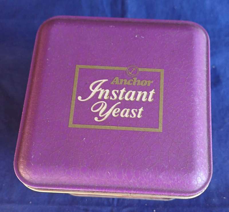Anchor instant yeast tin