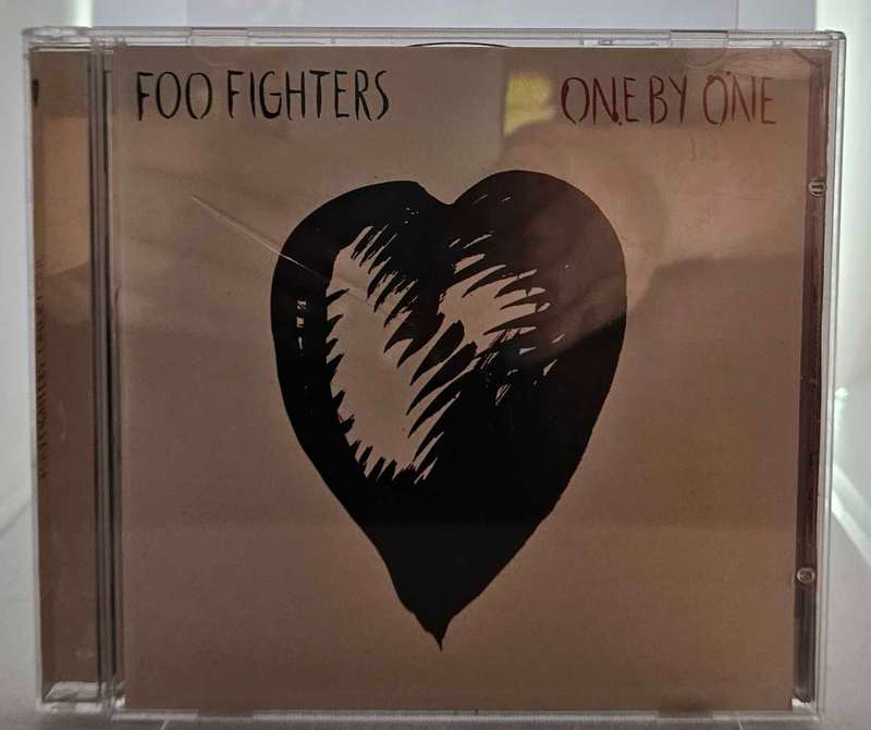 Foo Fighters One By One    62