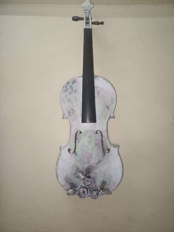 Decorated violin
